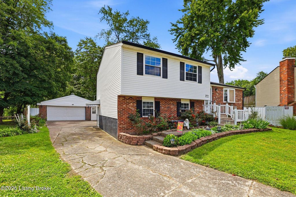 Photo of 8417 Calm Ln, Louisville, KY 40219 (MLS # 1718782)