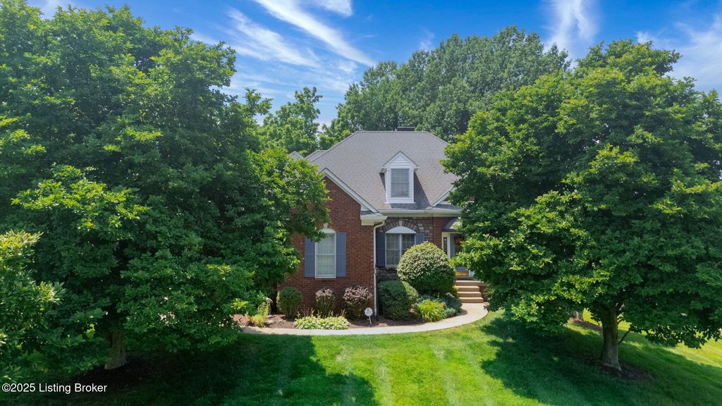 Photo of 1900 Grand Villa Dr, La Grange, KY 40031 (MLS # 1689753)