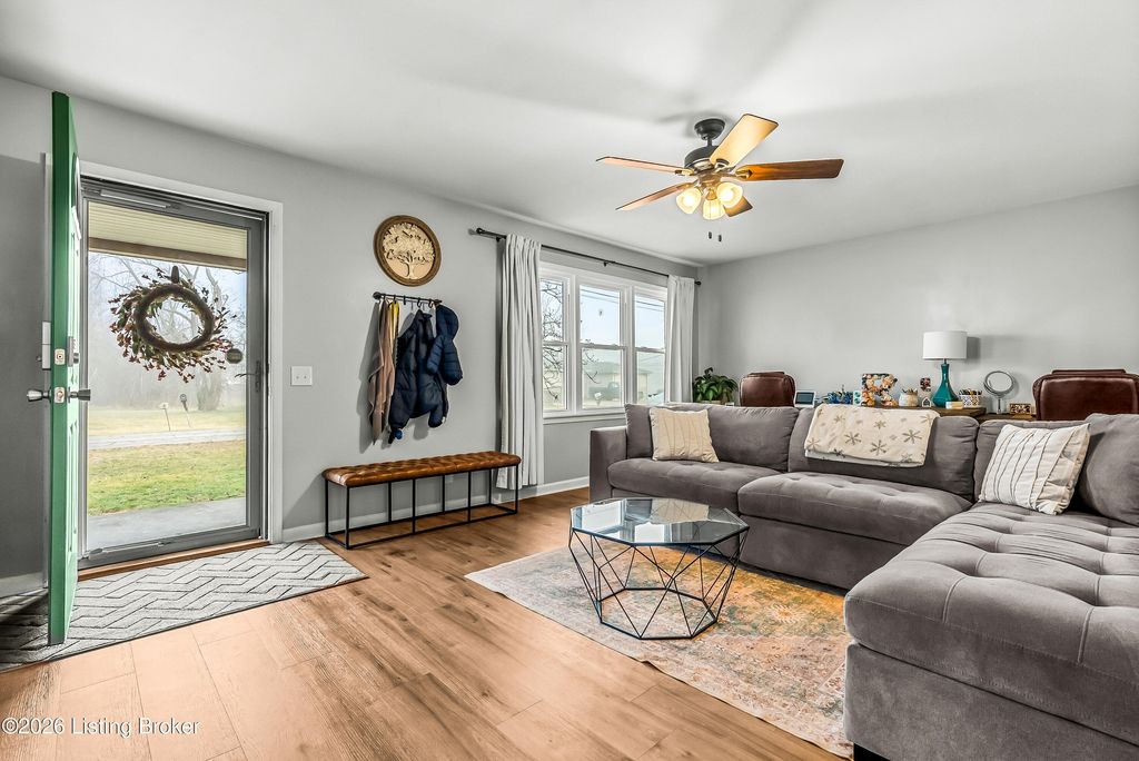 Photo of 139 6th Ave, Shepherdsville, KY 40165 (MLS # 1710209)