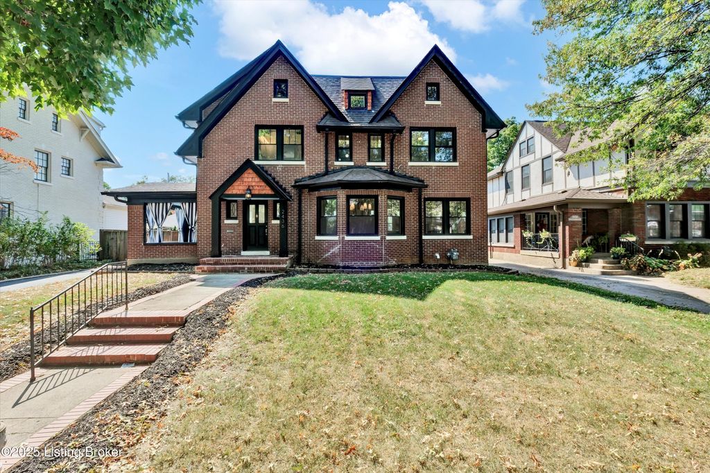 Photo of 2436 Broadmeade Rd, Louisville, KY 40205 (MLS # 1710032)