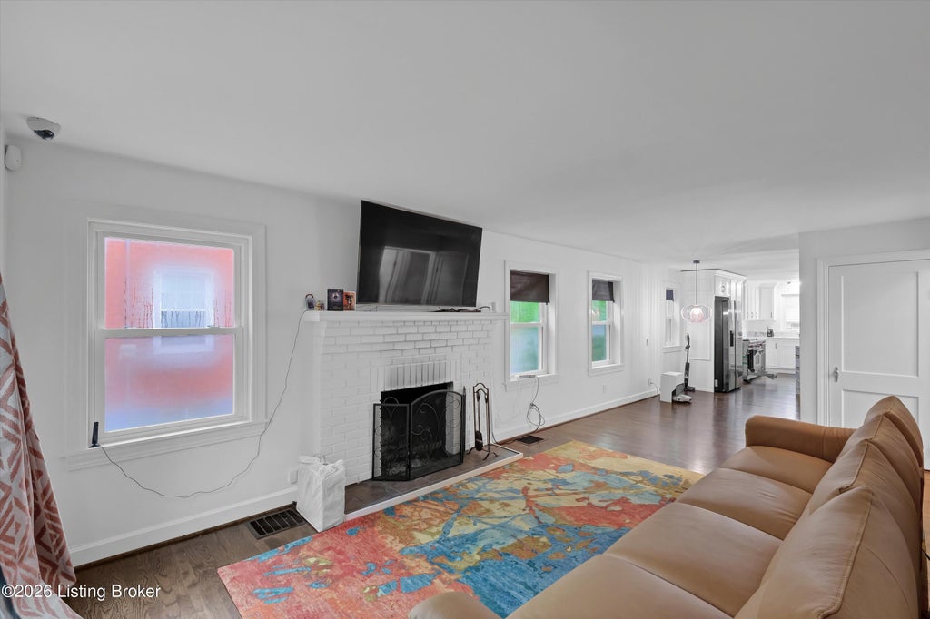 Photo of 3505 Warner Ave, Louisville, KY 40207 (MLS # 1732359)