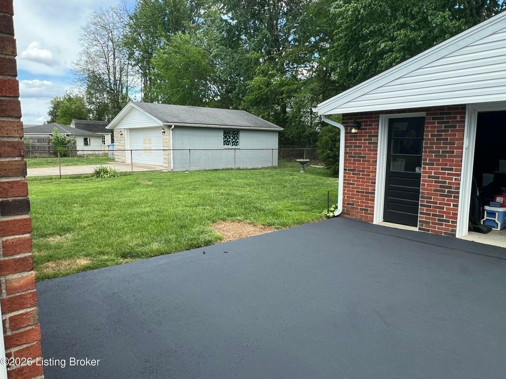 Photo of 5113 Invicta Dr, Louisville, KY 40216 (MLS # 1714219)