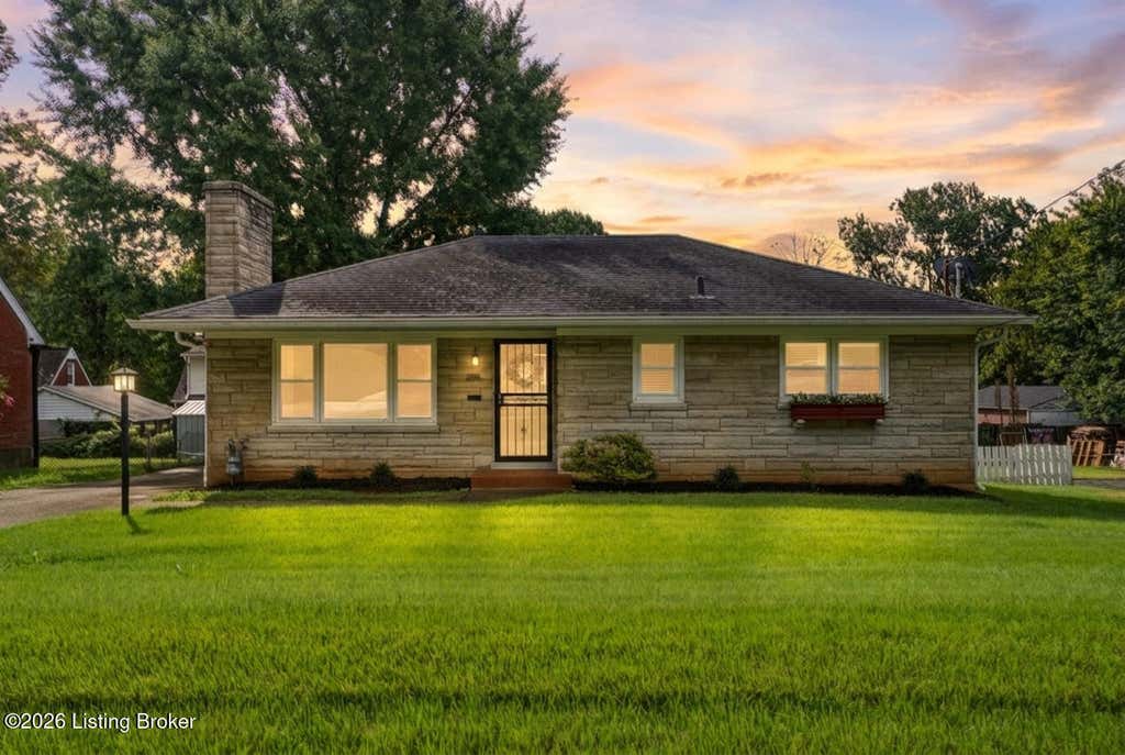 Photo of 1614 Ehrler Dr, Louisville, KY 40213 (MLS # 1726596)