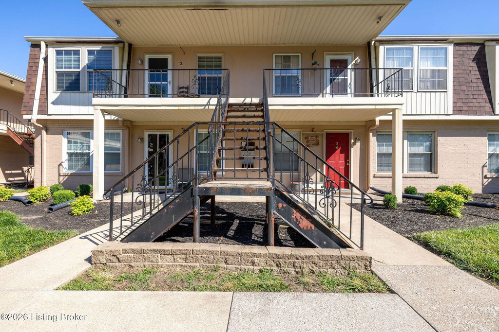 Photo of 1966 Goldsmith Ln # B5, Louisville, KY 40218 (MLS # 1720876)