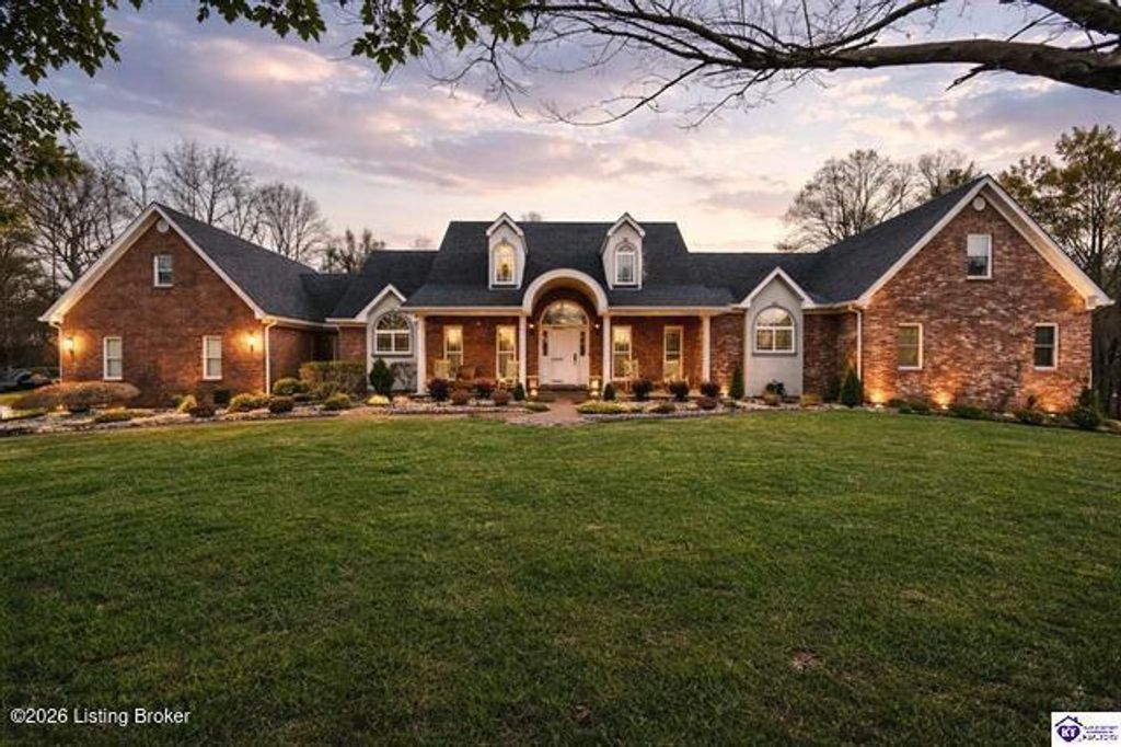 Photo of 410 Chaparrral Dr, Elizabethtown, KY 42701 (MLS # 1707917)