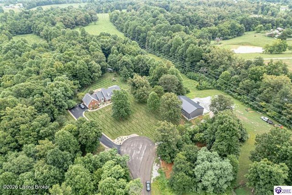 Photo of 410 Chaparrral Dr, Elizabethtown, KY 42701 (MLS # 1707917)