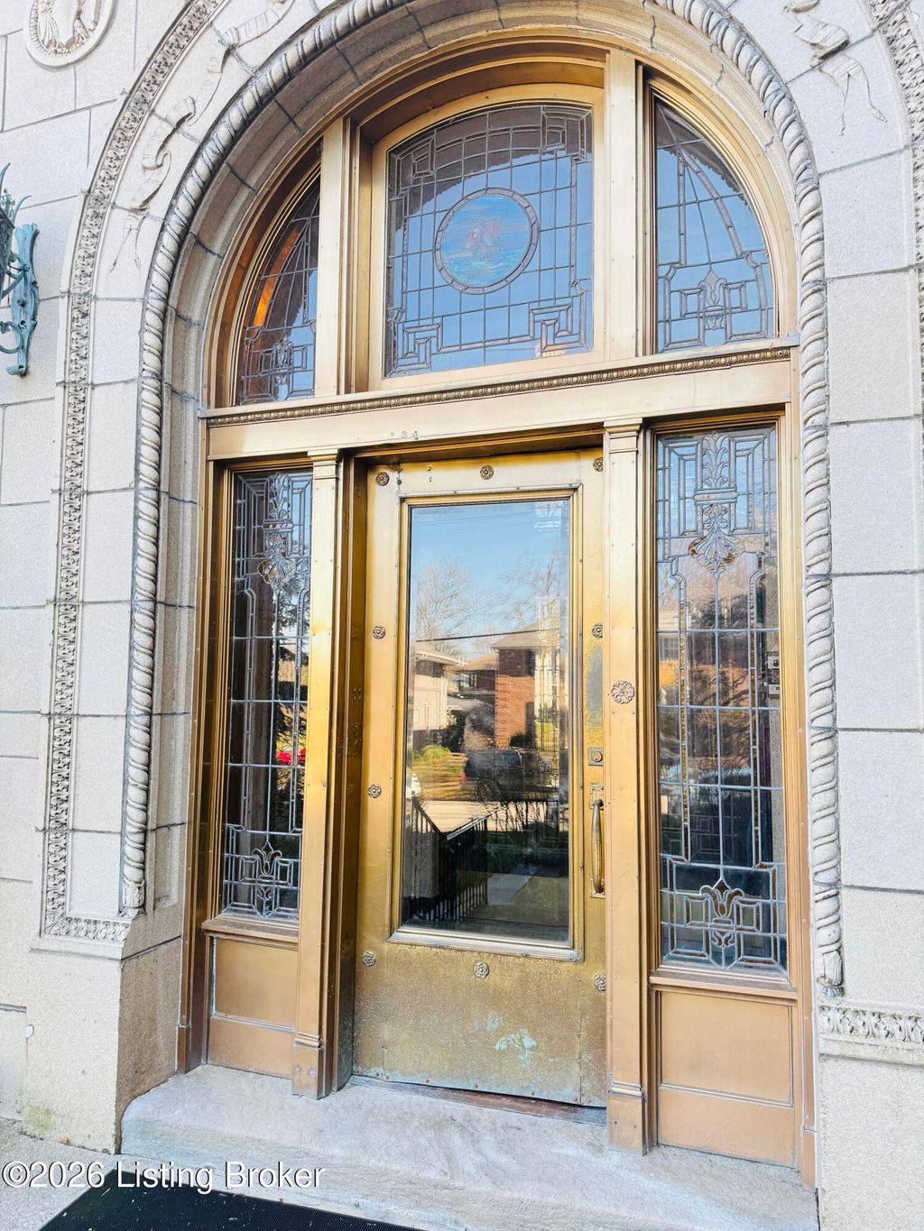 Photo of 2140 Bonnycastle Ave #3f, Louisville, KY 40205 (MLS # 1714144)