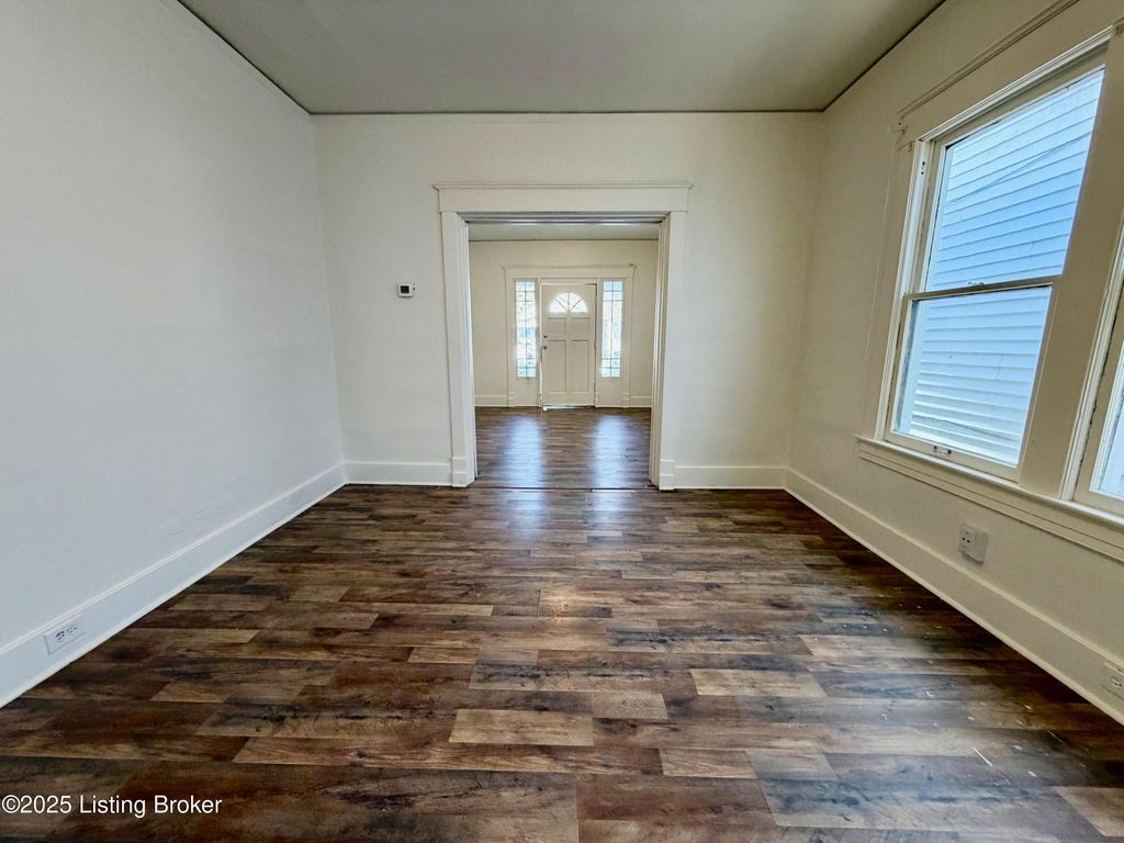 Photo of 2320 W Oak St, Louisville, KY 40210 (MLS # 1705326)