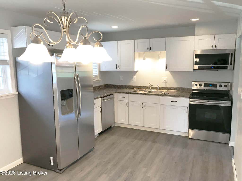 Photo of 5208 Regent Way, Louisville, KY 40218 (MLS # 1727209)