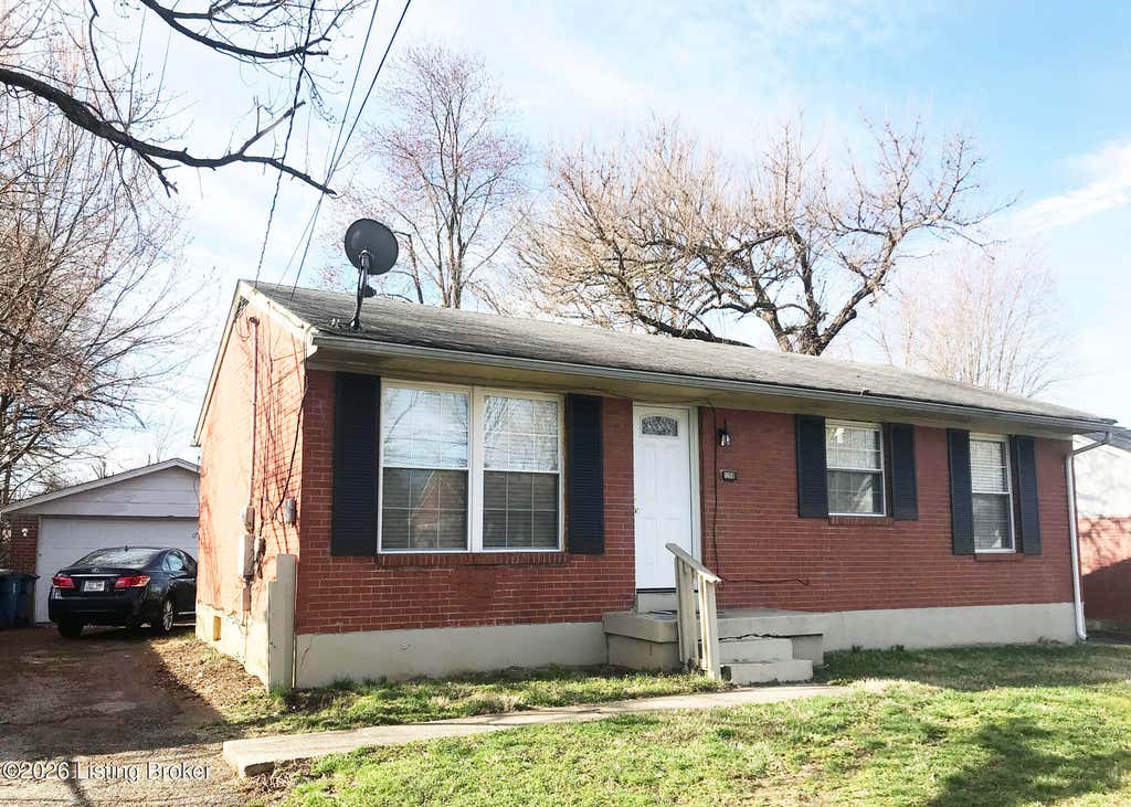 Photo of 5208 Regent Way, Louisville, KY 40218 (MLS # 1727209)