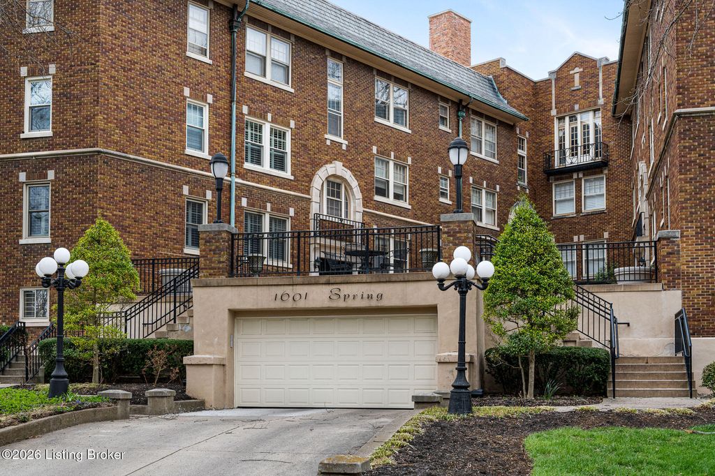 Photo of 1601 Spring Dr #APT 19, Louisville, KY 40205 (MLS # 1712425)