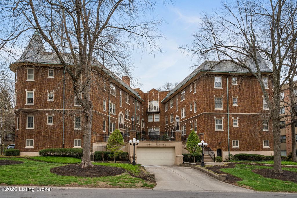 Photo of 1601 Spring Dr #APT 19, Louisville, KY 40205 (MLS # 1712425)