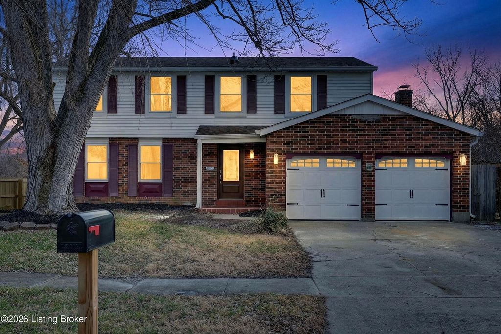 Photo of 11117 Stalwert Pl, Louisville, KY 40272 (MLS # 1706943)