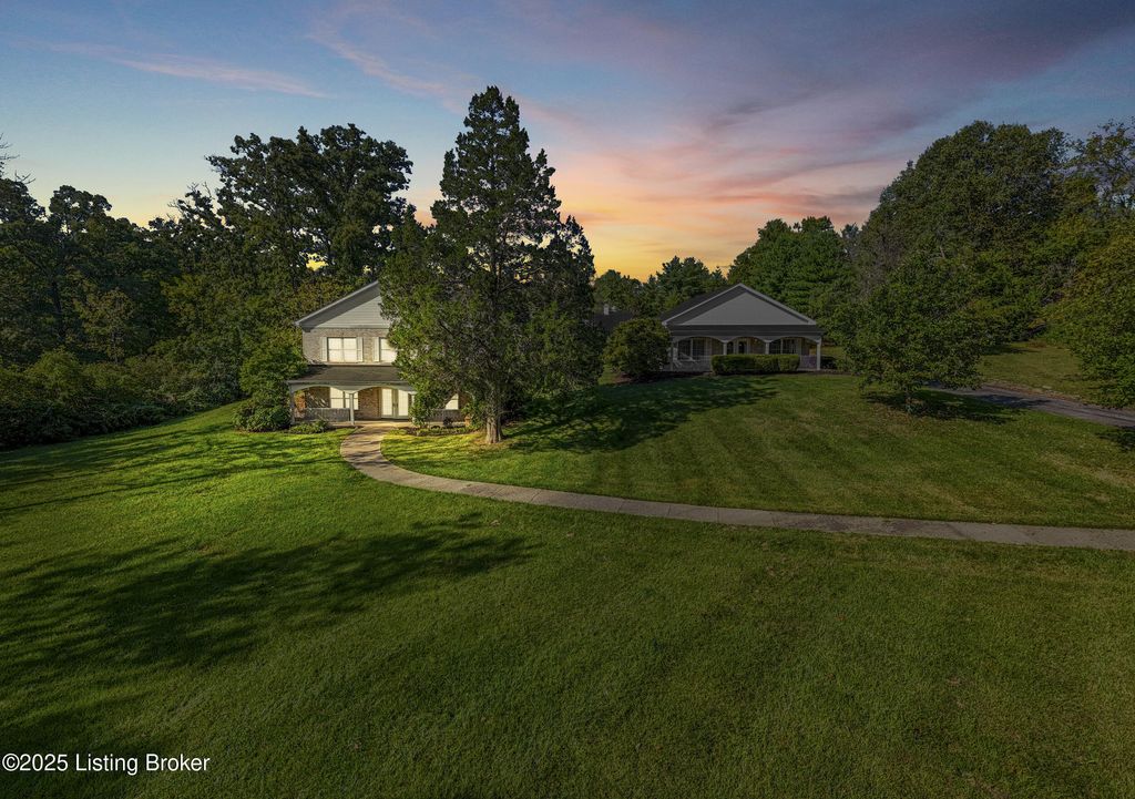 Photo of 2210 Tucker Station Rd, Jeffersontown, KY 40299 (MLS # 1699621)