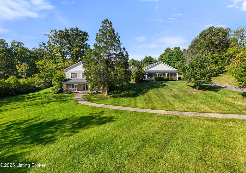 Photo of 2210 Tucker Station Rd, Jeffersontown, KY 40299 (MLS # 1699621)