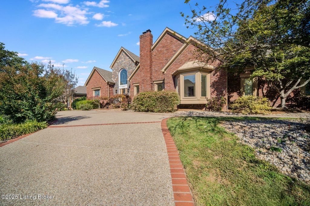 Photo of 6009 Regal Springs Dr, Louisville, KY 40205 (MLS # 1700120)