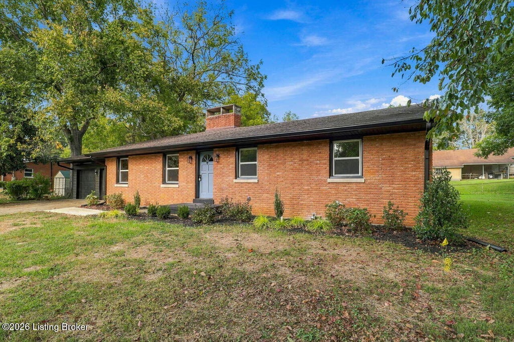 Photo of 386 S Deepwood Dr, Radcliff, KY 40160 (MLS # 1731162)