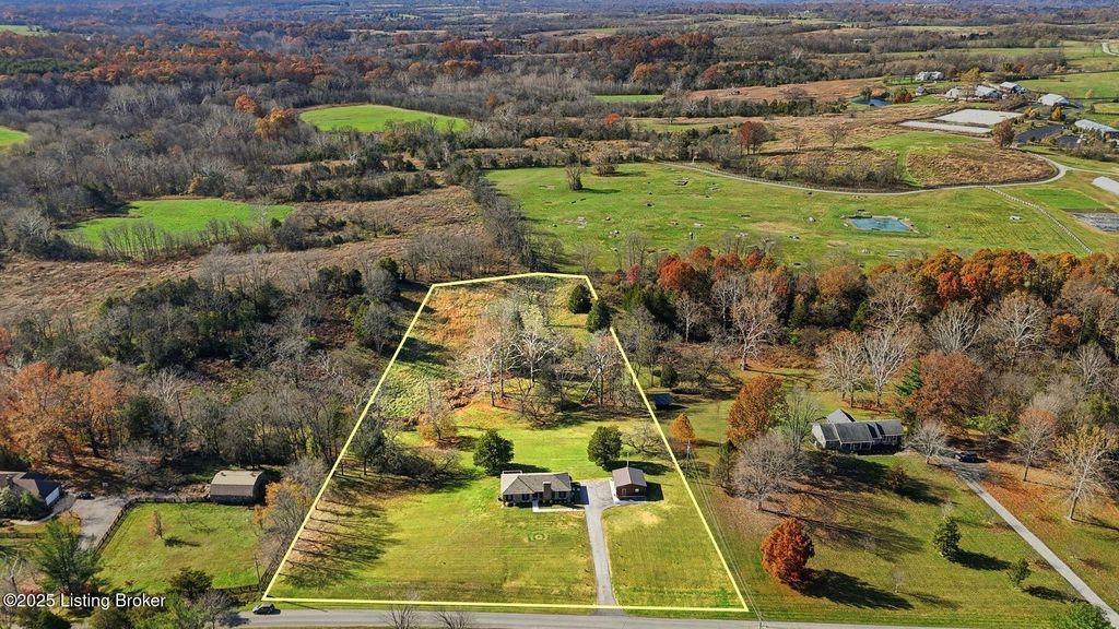 Photo of 3900 Hawthorne Rd, La Grange, KY 40031 (MLS # 1704665)