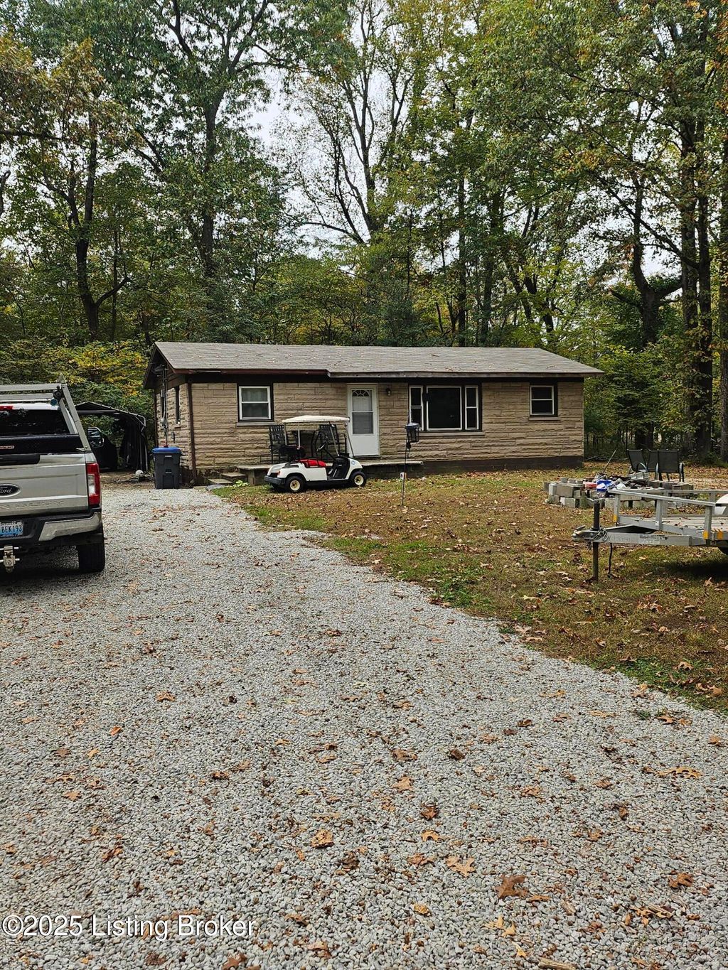 Photo of 3005 Blevins Gap Rd, Louisville, KY 40272 (MLS # 1705037)