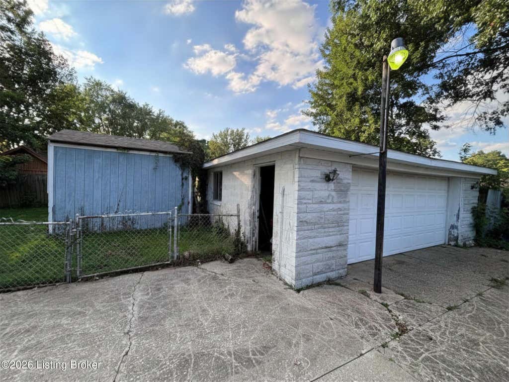 Photo of 9022 Wanlou Dr, Louisville, KY 40272 (MLS # 1725455)