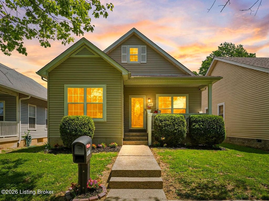 Photo of 1611 S 32nd St, Louisville, KY 40211 (MLS # 1716454)