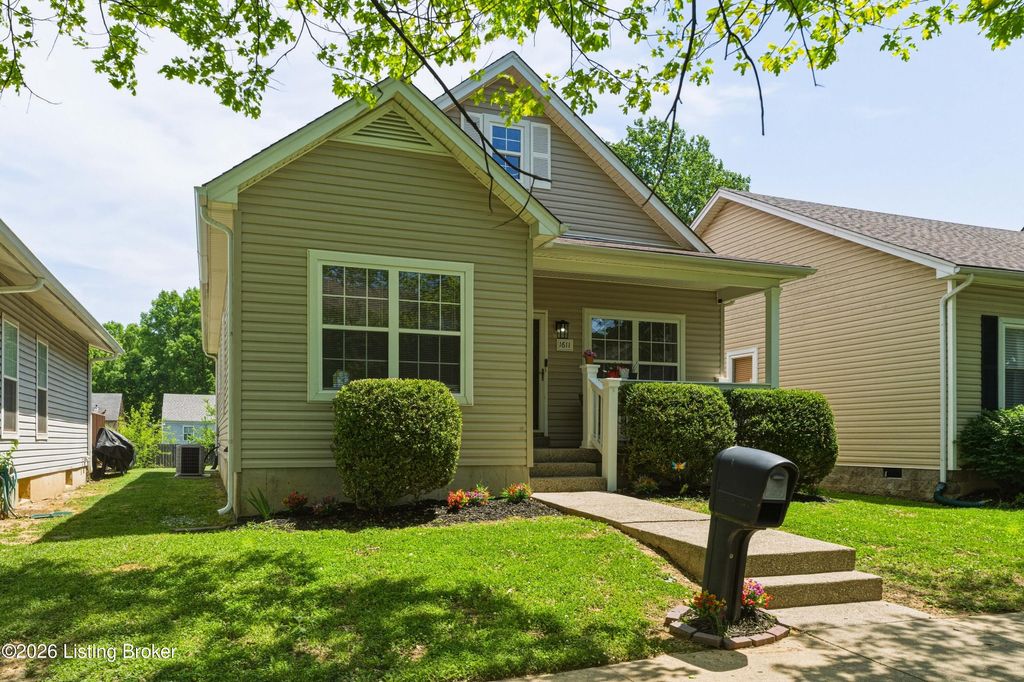 Photo of 1611 S 32nd St, Louisville, KY 40211 (MLS # 1716454)