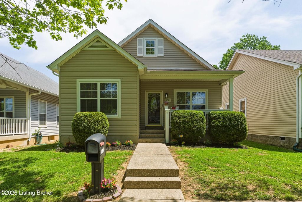 Photo of 1611 S 32nd St, Louisville, KY 40211 (MLS # 1716454)