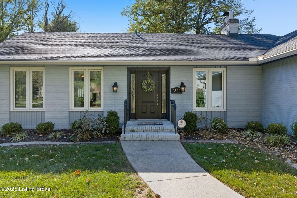 Photo of 3500 River Bluff Rd, Prospect, KY 40059 (MLS # 1702140)