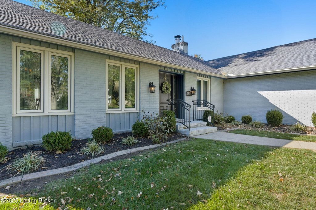 Photo of 3500 River Bluff Rd, Prospect, KY 40059 (MLS # 1702140)