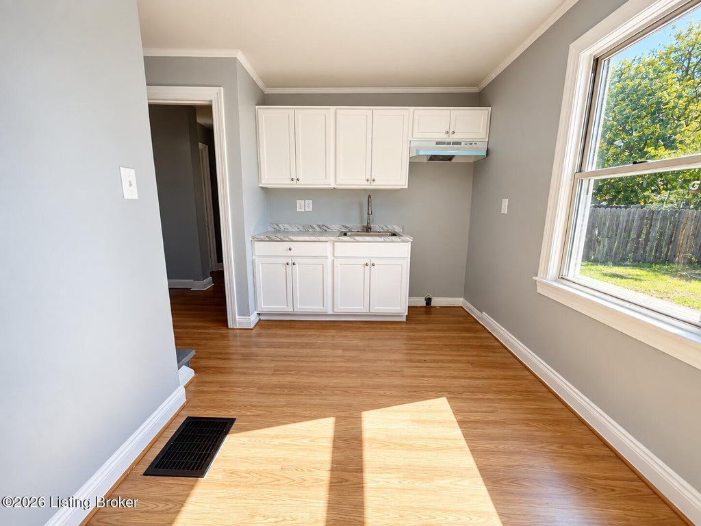 Photo of 1086 Bicknell Ave, Louisville, KY 40215 (MLS # 1730962)