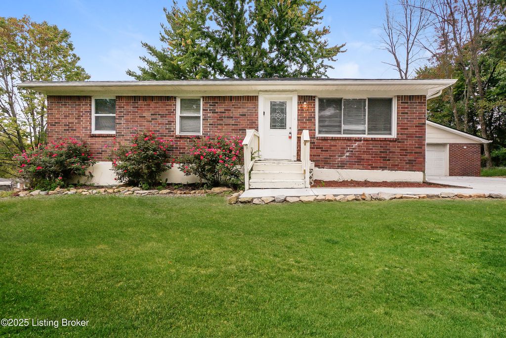 Photo of 803 Candleglow Ct, Louisville, KY 40214 (MLS # 1707950)