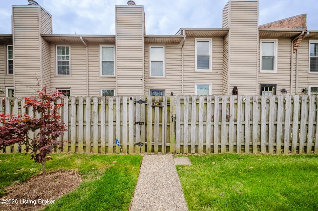 Photo of 10611 Sycamore Green, Louisville, KY 40223 (MLS # 1714634)