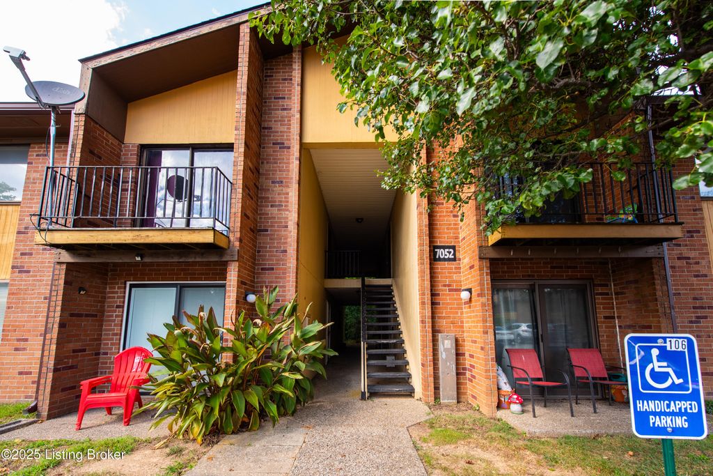 Photo of 7052 Wildwood Cir #APT 105, Louisville, KY 40291 (MLS # 1714844)