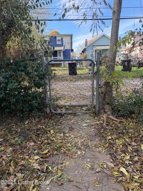 Tiny photo for 116 Boston Ct, Louisville, KY 40212 (MLS # 1704521)