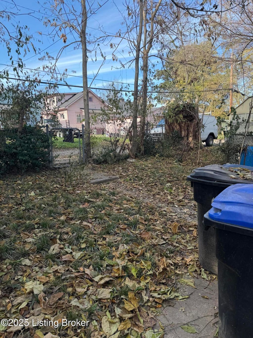 Photo of 116 Boston Ct, Louisville, KY 40212 (MLS # 1704521)