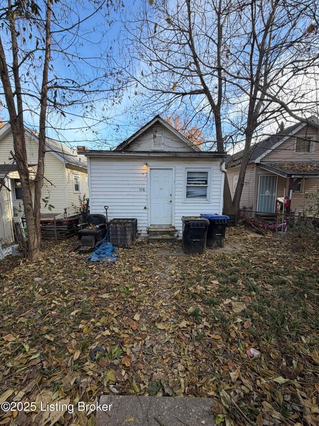 Photo of 116 Boston Ct, Louisville, KY 40212 (MLS # 1704521)