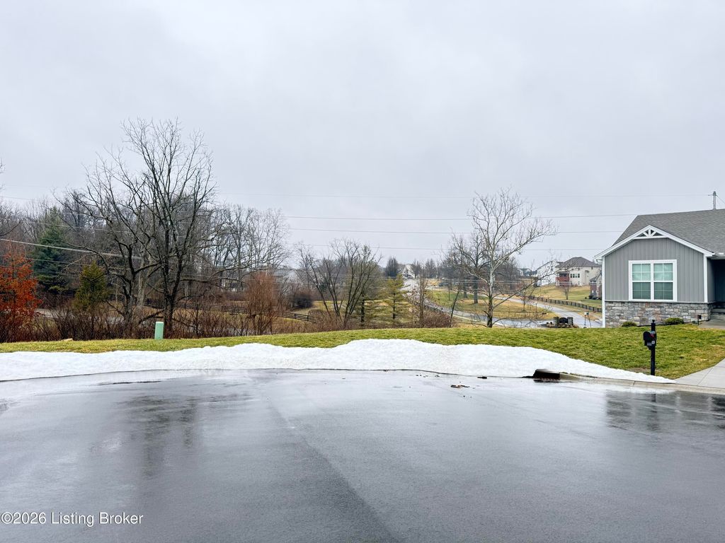 Photo of 6312 Larkgrove Dr, Louisville, KY 40229 (MLS # 1709085)