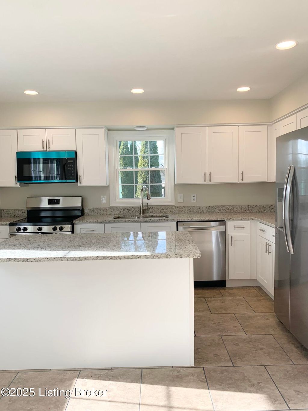 Photo of 6604 Lure Ln, Louisville, KY 40229 (MLS # 1705846)