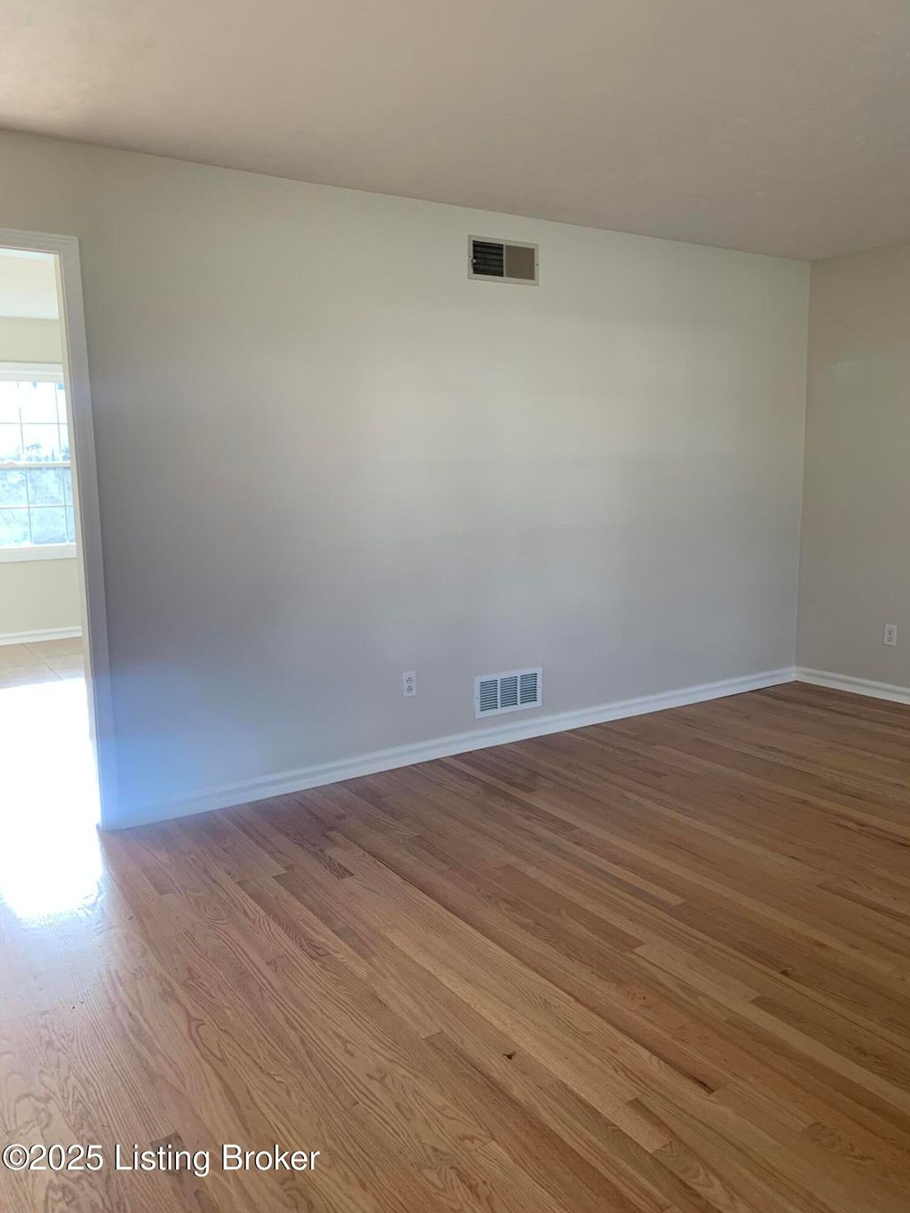 Photo of 6604 Lure Ln, Louisville, KY 40229 (MLS # 1705846)