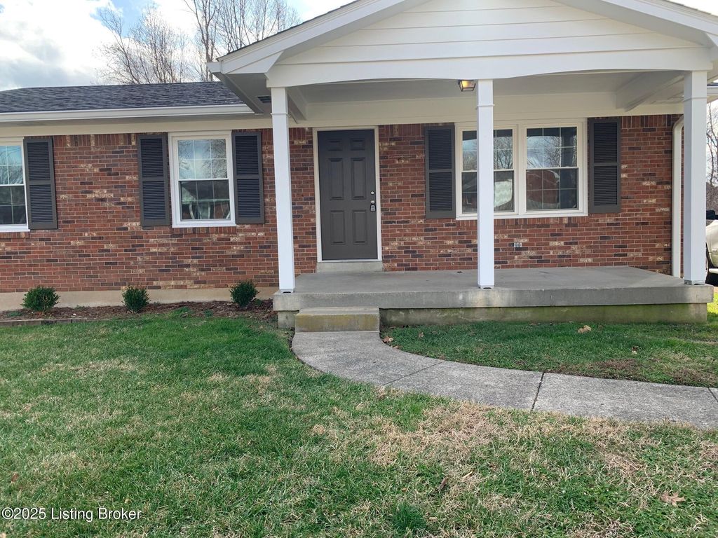 Photo of 6604 Lure Ln, Louisville, KY 40229 (MLS # 1705846)