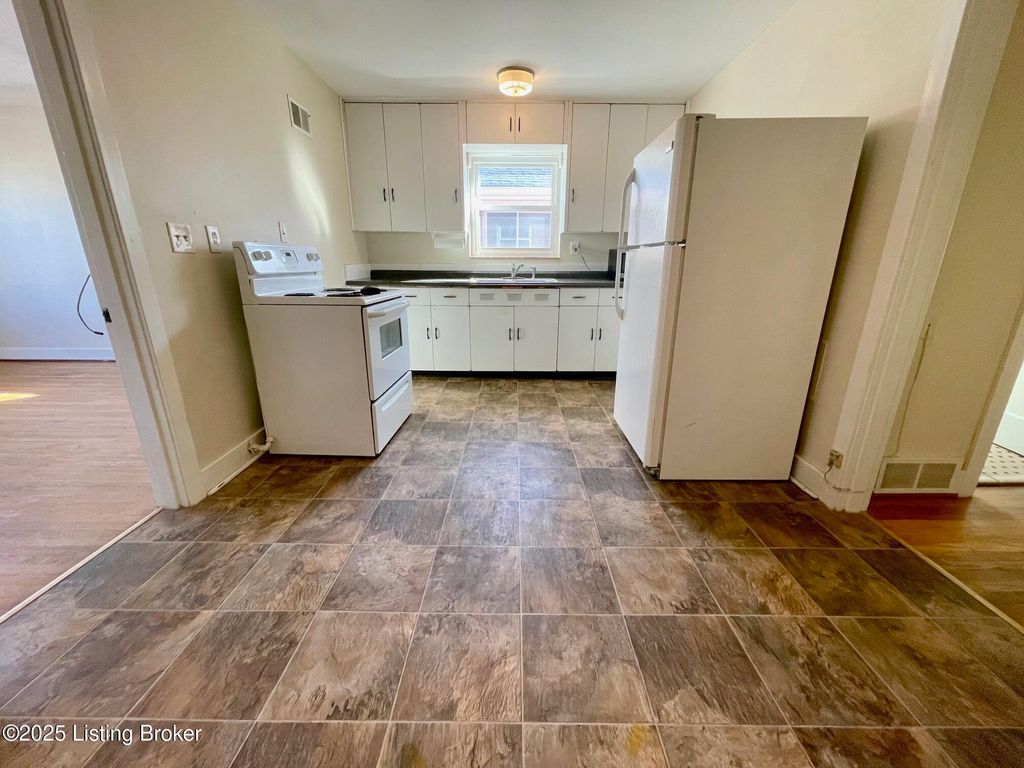 Photo of 210 Breckenridge Ln #3, Louisville, KY 40207 (MLS # 1723287)