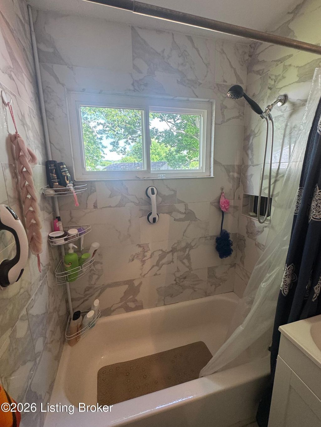 Photo of 7611 Gerald Ave, Louisville, KY 40258 (MLS # 1717256)