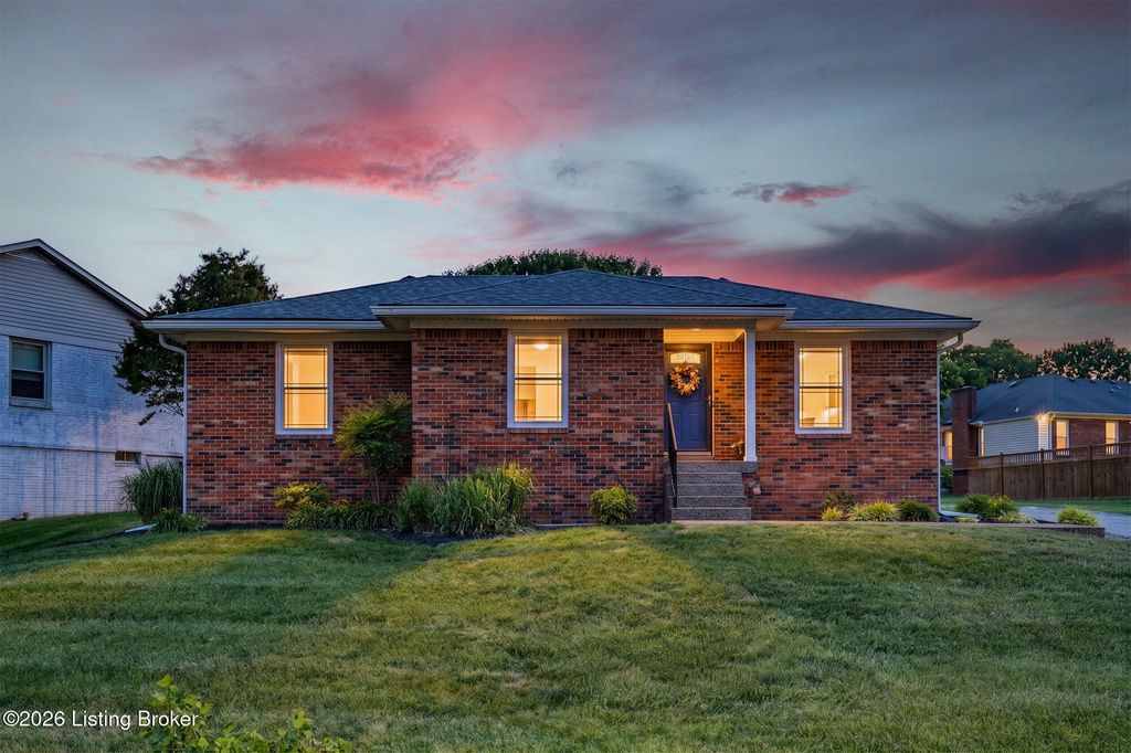 Photo of 2809 Jomarie Ct, Louisville, KY 40220 (MLS # 1717568)