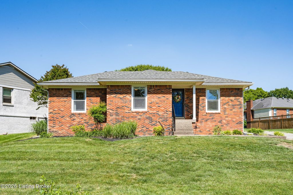 Photo of 2809 Jomarie Ct, Louisville, KY 40220 (MLS # 1717568)