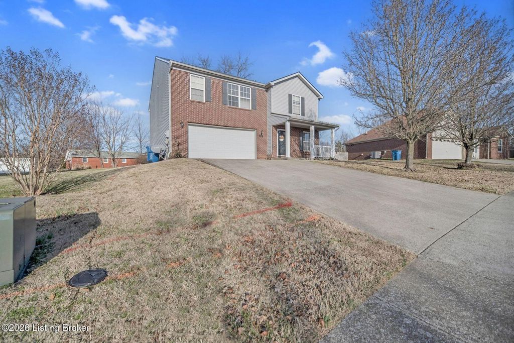 Photo of 310 Tipperary Crossing Xing, Shelbyville, KY 40065 (MLS # 1706613)