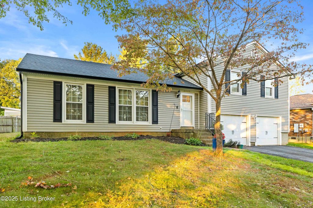 Photo of 4308 Accomack Dr, Louisville, KY 40241 (MLS # 1701668)