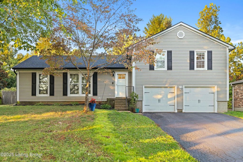 Photo of 4308 Accomack Dr, Louisville, KY 40241 (MLS # 1701668)