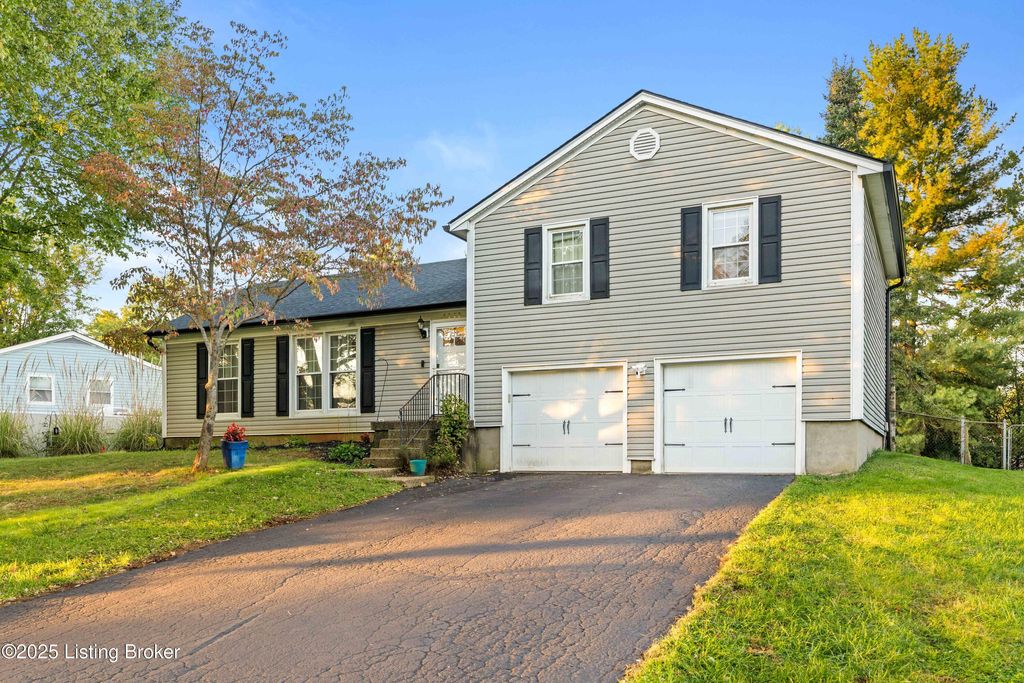 Photo of 4308 Accomack Dr, Louisville, KY 40241 (MLS # 1701668)