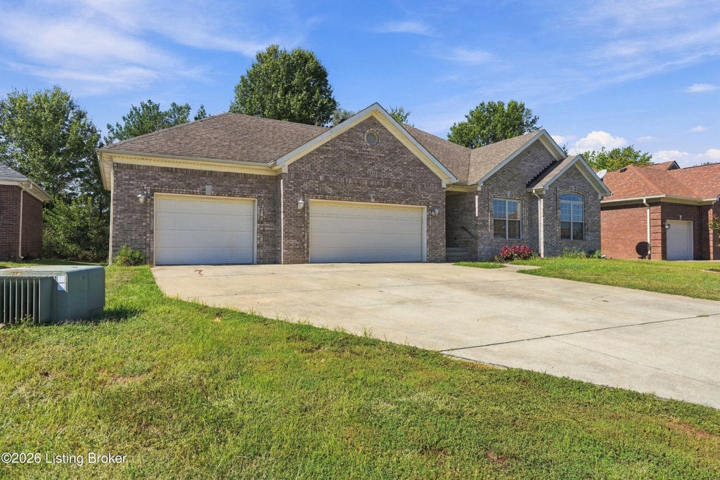 Photo of 8305 Grandel Forest Way, Louisville, KY 40258 (MLS # 1731286)