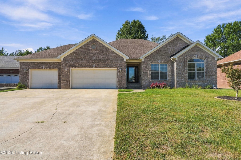 Photo of 8305 Grandel Forest Way, Louisville, KY 40258 (MLS # 1731286)